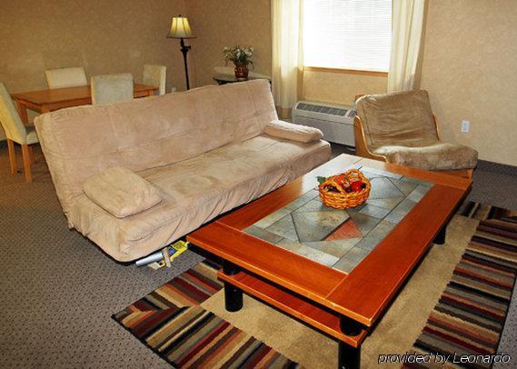 Quality Inn Arlington Room photo
